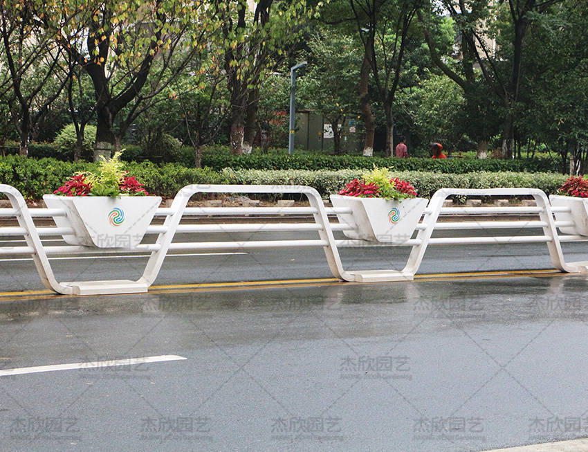 各種花箱道路護欄效果區別？