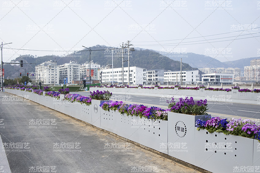 道路花箱護欄廠家靠譜嗎？